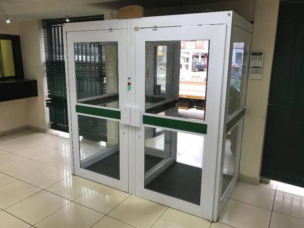 15mm-polycarbonate-bank-security-door.jpg 15mm-polycarbonate-bank-security-door.jpg