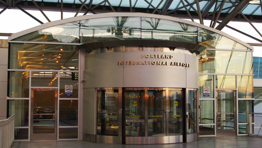 portland_international_airport_revolving_door_-_oregon.jpg portland_international_airport_revolving_door_-_oregon.jpg